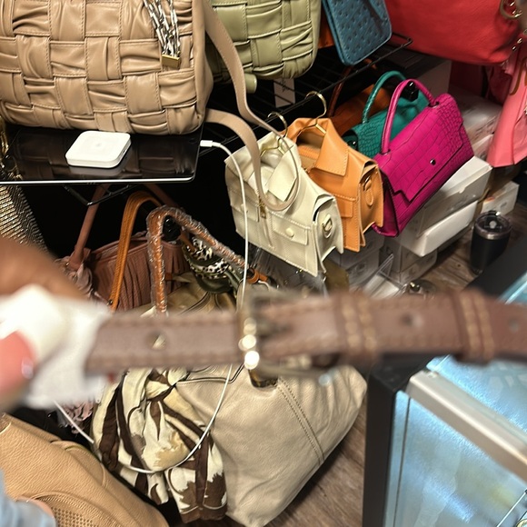 Chocolate handheld Handbag or shoulder strap can also be worn as a crossbody - Picture 6 of 12